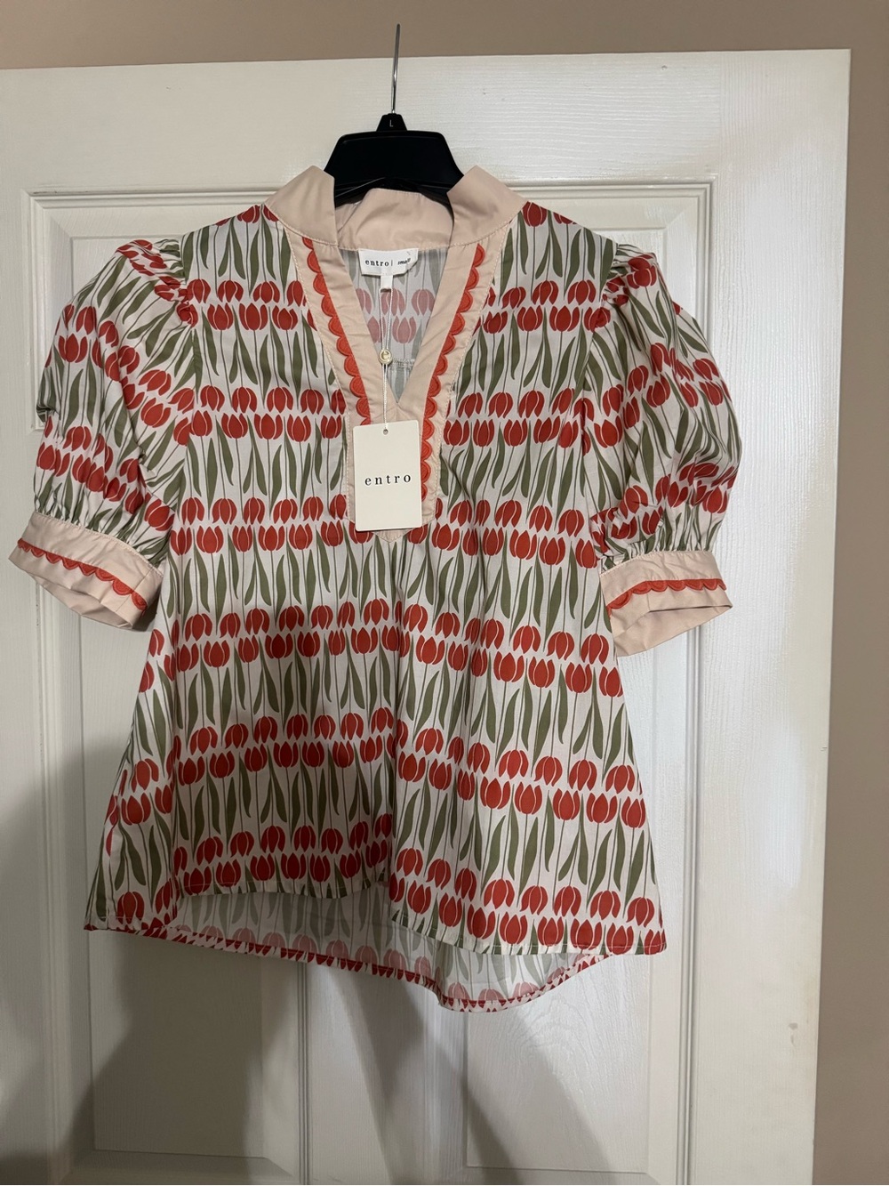 entro Tulip-Print Puff Sleeve Blouse in Red, Green and Cream